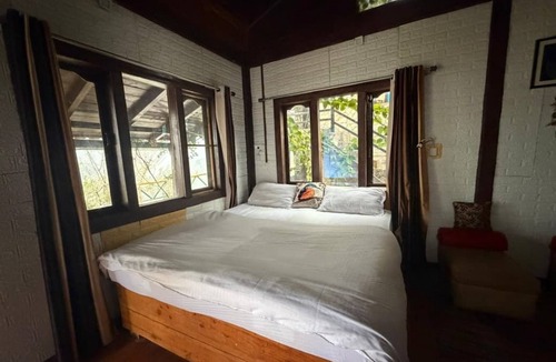 Mukteshwar Hotel | S K and Shiv Cottages