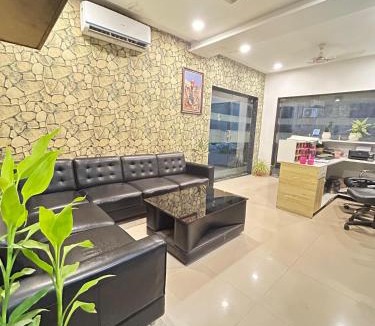 Surat Hotel | S R Hotel