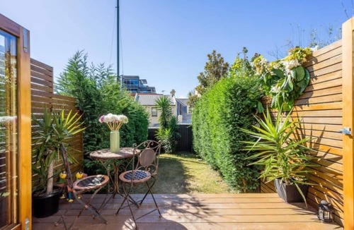 Millers Point House | Sanctuary at The Rocks - Close to Harbour Bridge