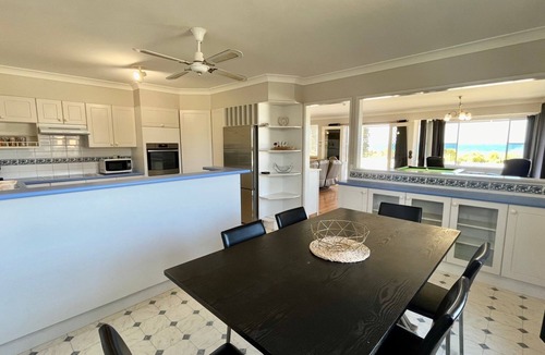 Vincentia House | Sandy Shores Vincentia by Book Jervis Bay - Across the Road from the Beach! The Perfect Escape