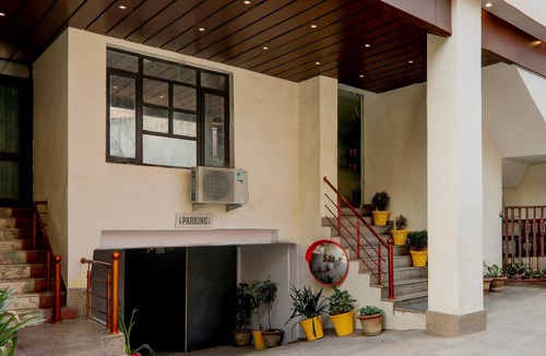 Indira Nagar House | Saver Double Hotel Parijat