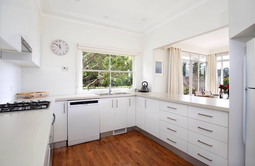 Blackheath House | Scarlett's Place | Golf Retreat, 4 Bedroom, 2 Bathroom, Sauna, BBQ, Deck, Accessible