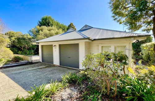 Blackheath House | Scarlett's Place | Golf Retreat, 4 Bedroom, 2 Bathroom, Sauna, BBQ, Deck, Accessible