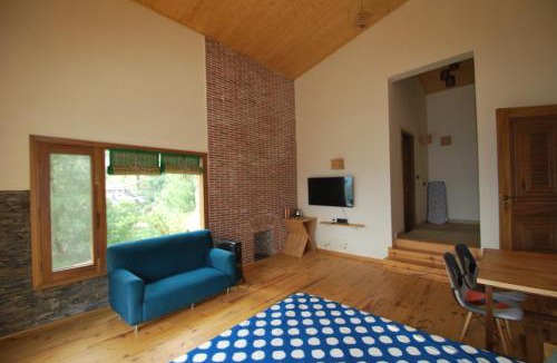 Theog House | Scenic Two Bedroom Cottage with Kitchen