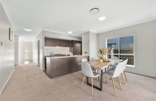 Schofields House | Schofields 4Bedroom House -Parking & Cooking