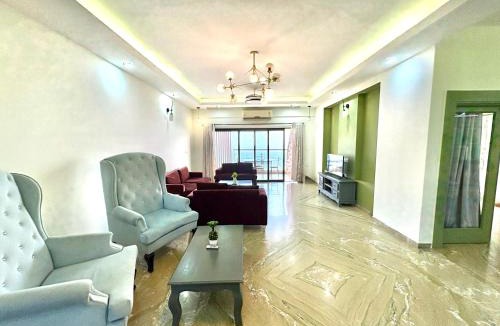 Vainguinim Apartment | Sea View 4BHK Apartment in Panjim with Pool & Balcony