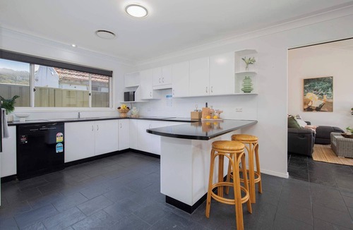 Ettalong Beach House | SeaBreeze at Ettalong Spacious Coastal Retreat