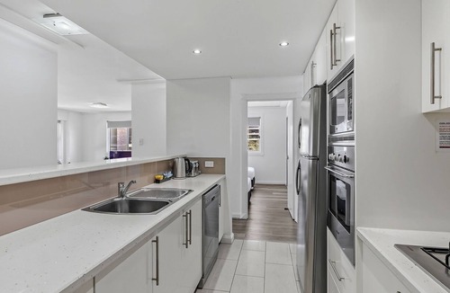 The Entrance Apartment | Seaside Escape with Pool & Ocean Views