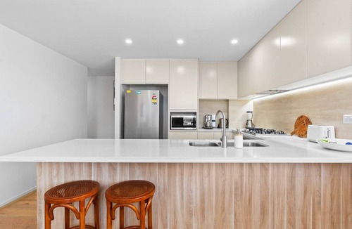 Newport Apartment | Seaside Retreat with Parking and Balcony