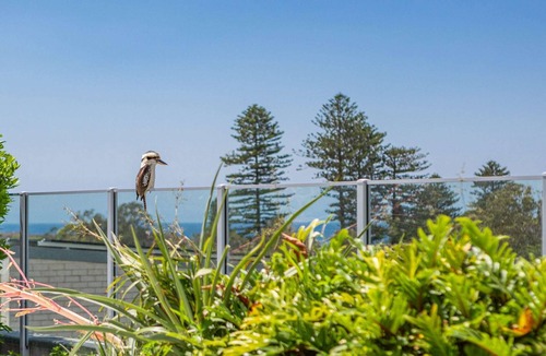 Newport Apartment | Seaside Retreat with Parking and Balcony