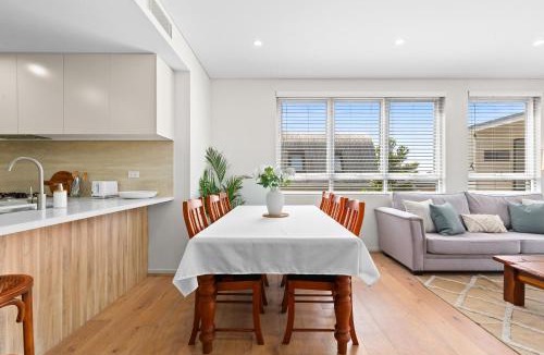 Newport Apartment | Seaside Retreat with Parking and Balcony