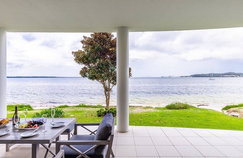 Salamander Bay Apartment | Seaview Splendour 2, 163 Soldiers Point Rd - waterfront stunning unit