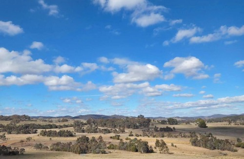 Yass River Cottage | Secluded Farm Stay on Yass River – Trails, Animals, Fire Pit & River Fun