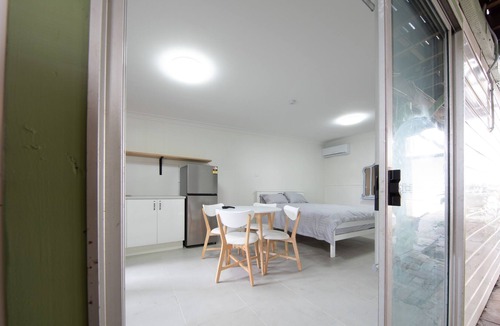 Wollongong CBD Apartment | Self contained studio - Beach Shack