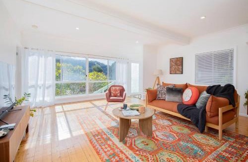 Woy Woy Bay House | Serena Cottage - Sunlit Escape by Woy Woy Bay Wharf