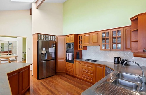 Wentworth Falls House | Serene Mountain Haven with Scenic Balcony Garden