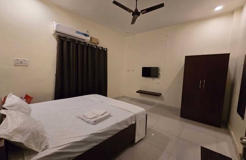DLF City Hotel | Serene Stays