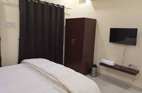 DLF City Hotel | Serene Stays