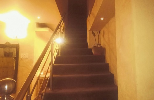 Varanasi Bed & Breakfast | Shades of Kashi with an artistic and cozy stays for couple and family.