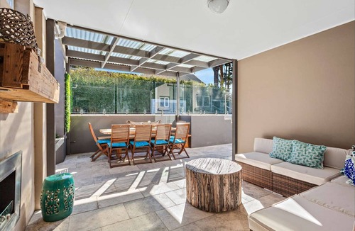 Shellharbour House | Shellharbour - 4 bedroom house with large pool, walk to beach & Village Cafes