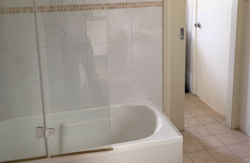 Bowral Cottage | Sherwood Cottage- 5 mins walk to town, yet lovely private position, pets welcome