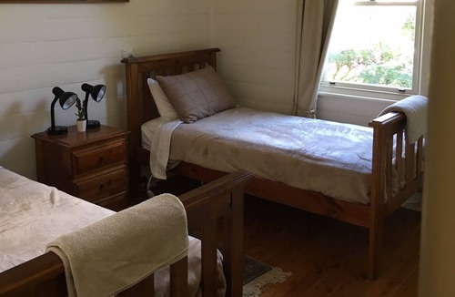 Bowral Cottage | Sherwood Cottage- 5 mins walk to town, yet lovely private position, pets welcome