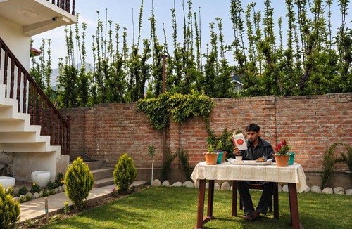 Nishat-Shalimar House | Shesh Bagh Kashmiri Villa near Mughal Gardens and Dal Lake