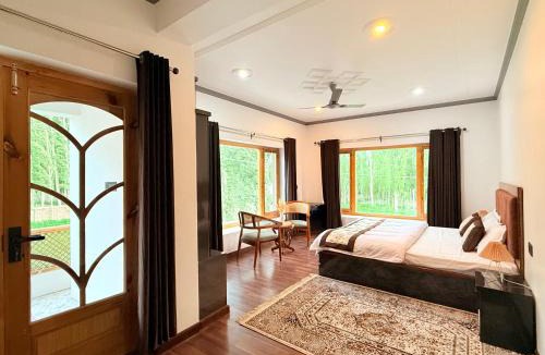 She House | Shey Vista Homestay