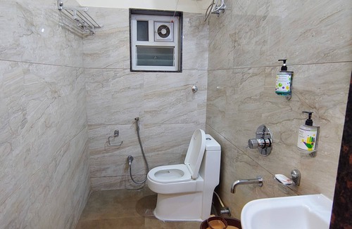 Gachibowli Bed & Breakfast | SHIVOM RESIDENCY