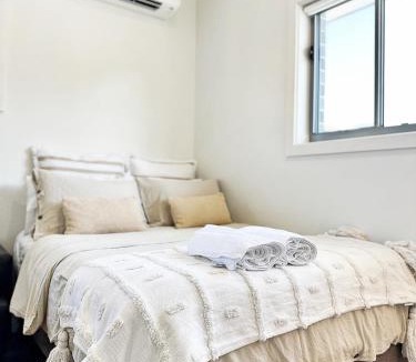 Woonona Apartment | Shoreline Sounds-Studio Coastal Stay in Woonona