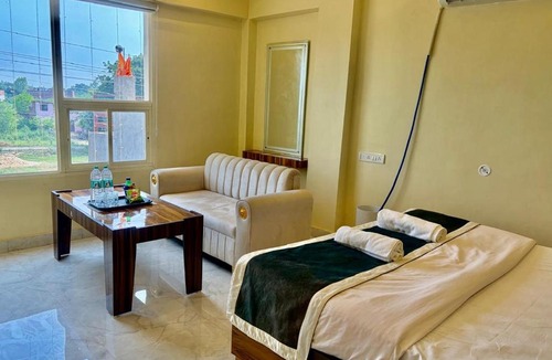 Mohanlalganj Hotel | Shree Krishna Palace Hotel - Couple Friendly
