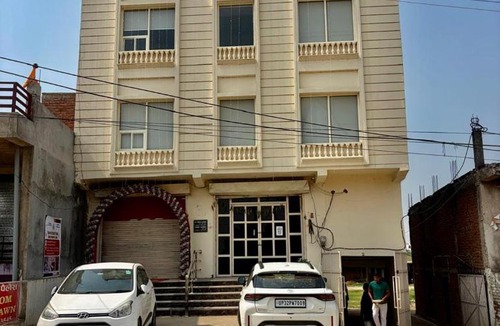Mohanlalganj Hotel | Shree Krishna Palace Hotel - Couple Friendly