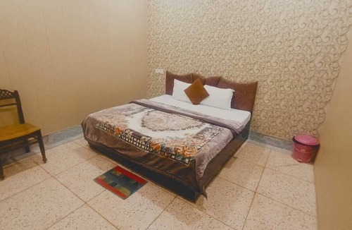 Varanasi Hotel | Shree p Guest House