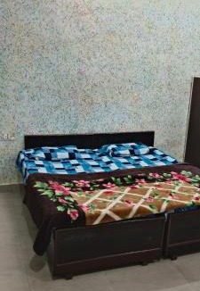 Mathura House | Shri Girraj Guest House