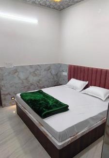 Vrindavan House | Shri Vijay Laadli Kunj