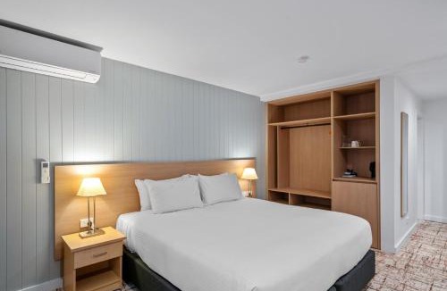 Newport Hotel | Silkari Mirage at Newport