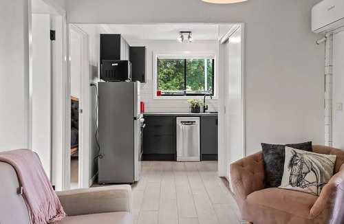 Exeter Cottage | Silverhill - where bushland and horses are at your back door.