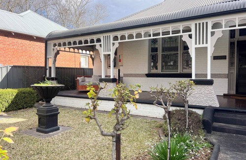 Wagga Wagga House | Simon's Simmon's Stay - Wagga CBD