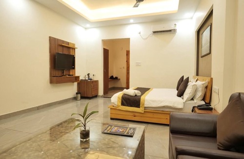 Sector 14 Hotel | Sk Premium Park GGN