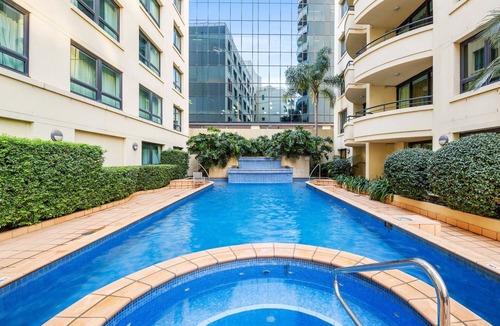 Parramatta Apartment | Sleek 1-Bed by Jubilee Park with Pool