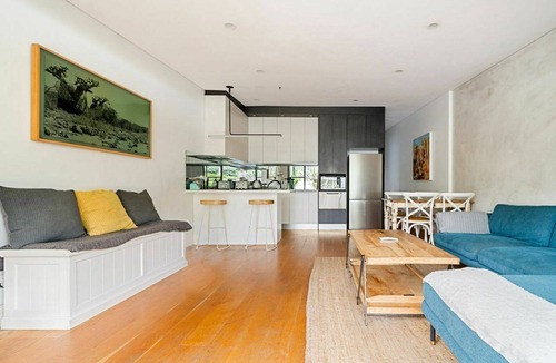 Tempe House | Sleek Tempe Pad near SYD Airport & Transit