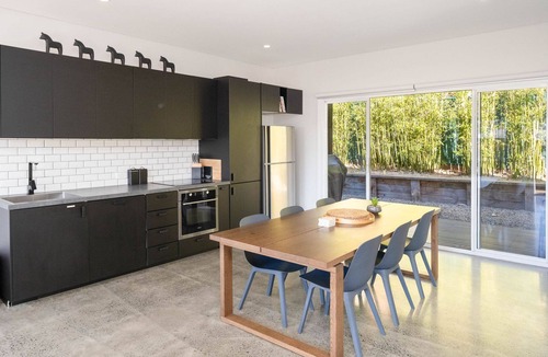 Vincentia Cottage | Snooze by Orion - Modern, stylish and pet friendly cottage by the beach