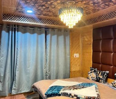 Srinagar Hotel | Snow and Saffron Hotel & Restaurant