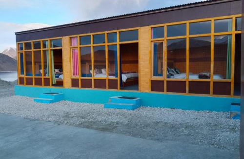 Leh Hotel | snow land wooden cottage