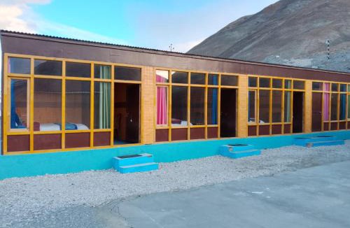 Leh Hotel | snow land wooden cottage