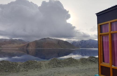Leh Hotel | snow land wooden cottage