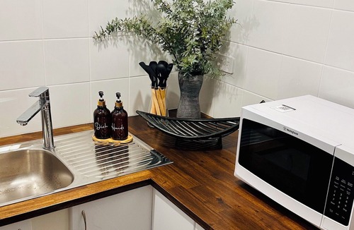 Cooma Apartment | Snowy Cooma Studio- Warm, Private Self‑Contained Studio with Parking