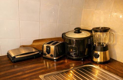 Cooma Apartment | Snowy Cooma Studio- Warm, Private Self‑Contained Studio with Parking