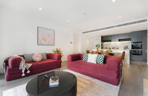 Millers Point Apartment | Soothing 3-bedroom apartment with Gym/Pool in Barangaroo