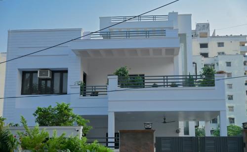 Gomti Nagar House | Soulful Retreat